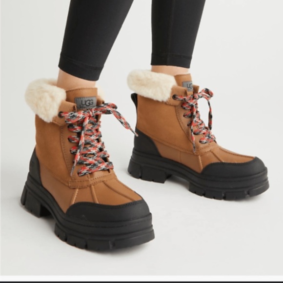 UGG NIB Ashton Addie Tipped Women's Waterproof Leather Boots Tan Size 10 NEW - Picture 1 of 7